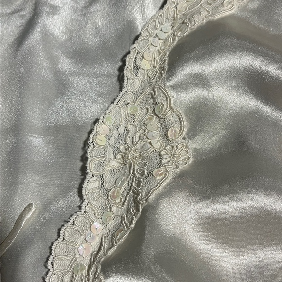 Vintage Victoria's Secret Cream bridal Satin Robe with Lace and sequin detail OS - Picture 4 of 5